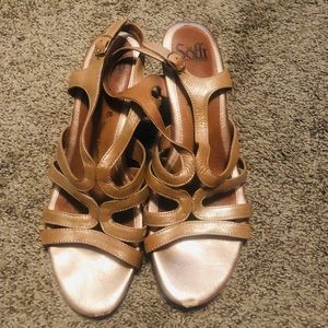 Sofft gold wedges in great condition